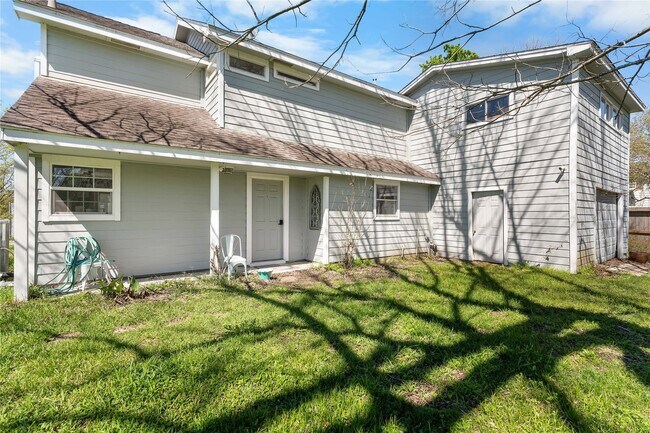 Building Photo - 10496 Summit Dr