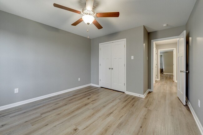 Building Photo - 2120 Shadow Falls Dr