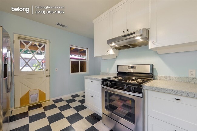 Building Photo - 420 9th Ave