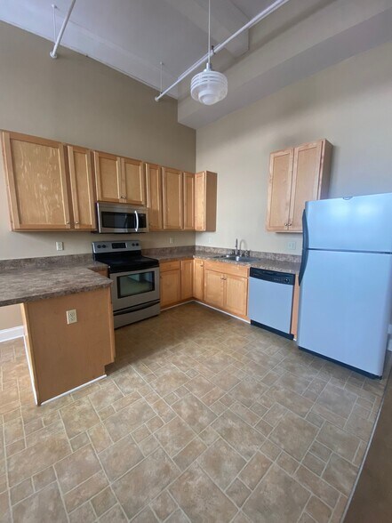 Building Photo - 11 Fremont St