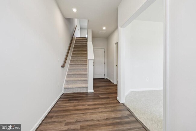 Building Photo - 8816 Selby Ct