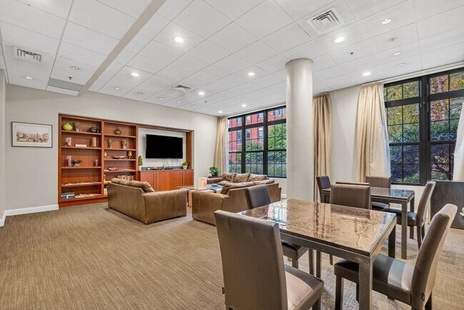 Building Photo - 17 Otis St