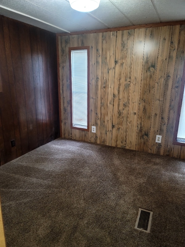 Building Photo - 413 Miller St