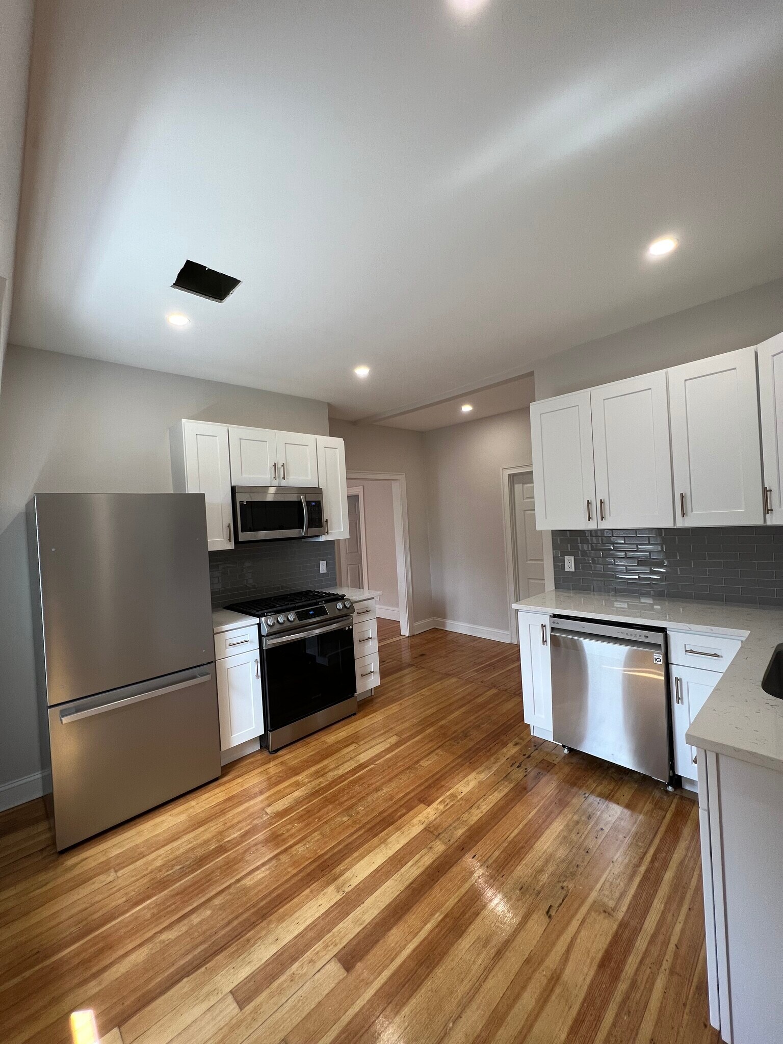 Building Photo - 108 Vinton St