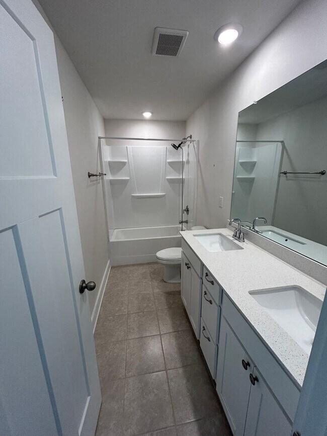 Building Photo - 114 Pewter Cir