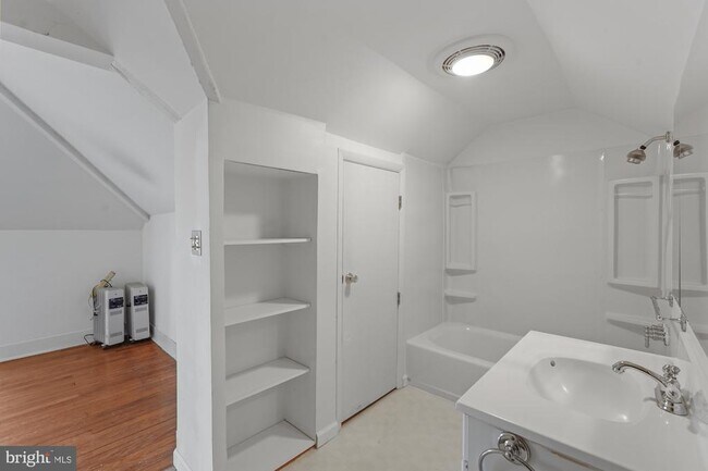 Building Photo - 5602 39th St NW