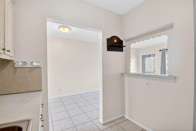 Building Photo - 46 Waltham B