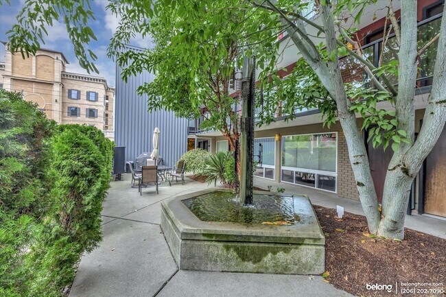 Building Photo - 752 Bellevue Ave E