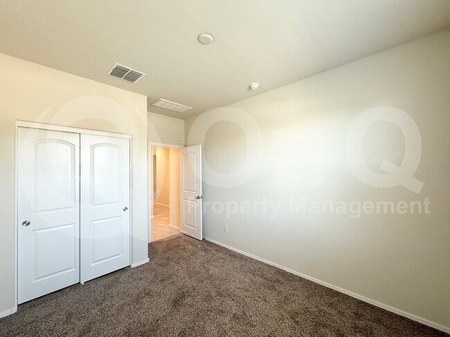 Building Photo - 4873 E Living Stone Way