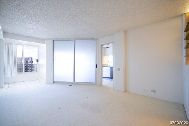 Building Photo - 2 bd, 2 ba Condo in Honoulu Park Place