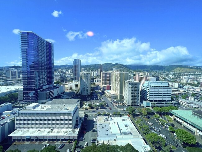 Building Photo - 1555 Kapiolani Blvd