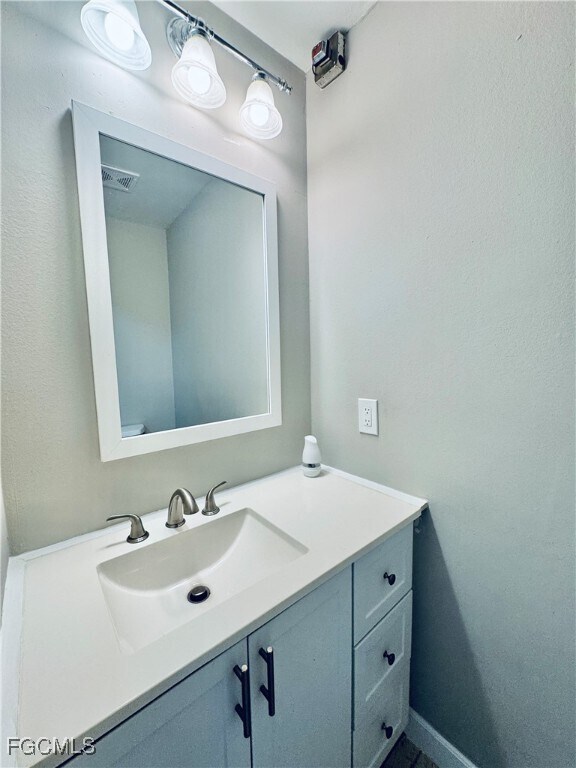 Building Photo - 4641 SW Santa Barbara Pl