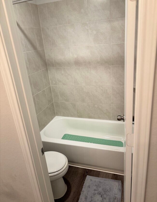 Building Photo - 17607 Desmond St