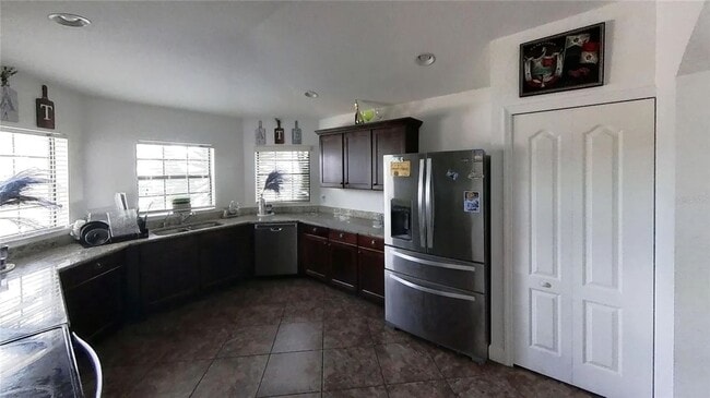 Building Photo - 2641 Sunset Cir