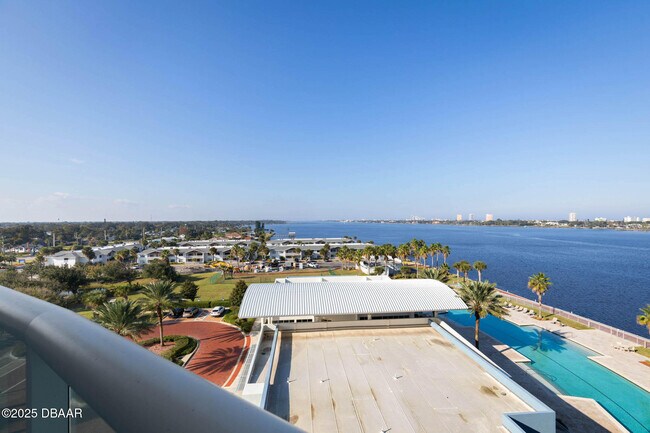 Building Photo - 241 Riverside Dr