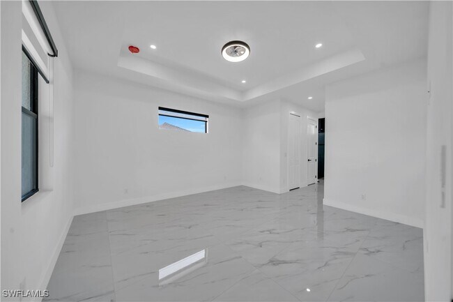 Building Photo - 903 NE 23rd St
