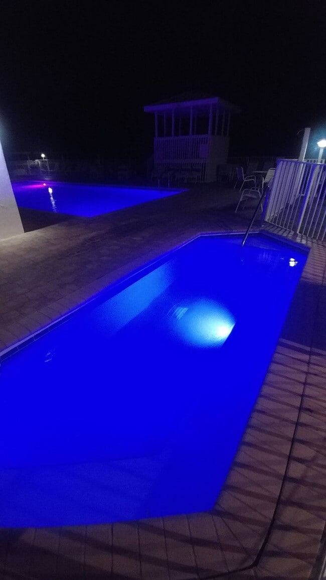 Building Photo - 8600 Ridgewood Ave