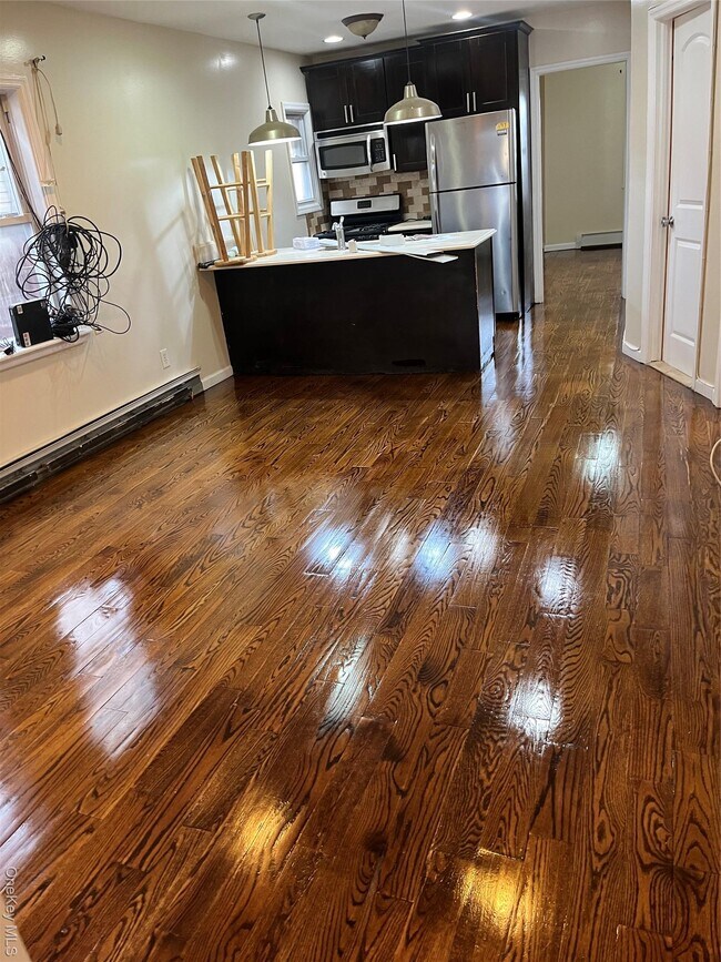 Primary Photo - 168-28 106th Ave