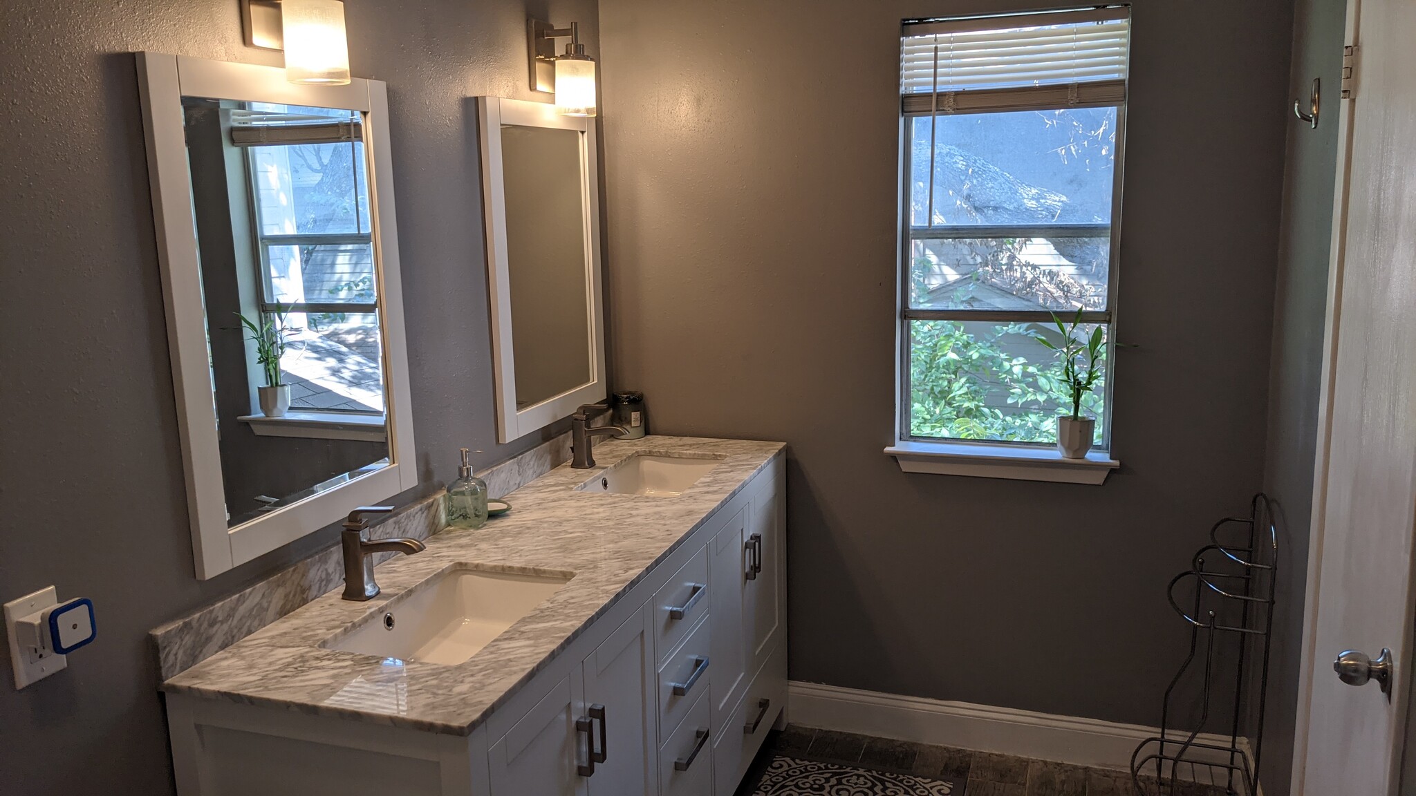 Upstairs bathroom - 1702 Waterloo Trl