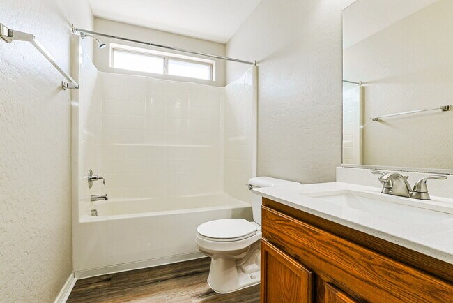 Building Photo - 1453 E Kelsi Ave