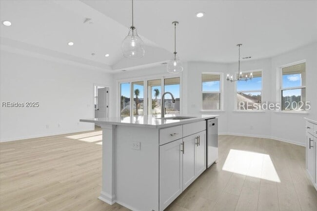 Building Photo - 921 Tropics Ave