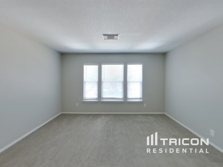 Building Photo - 7814 Cortland Oak