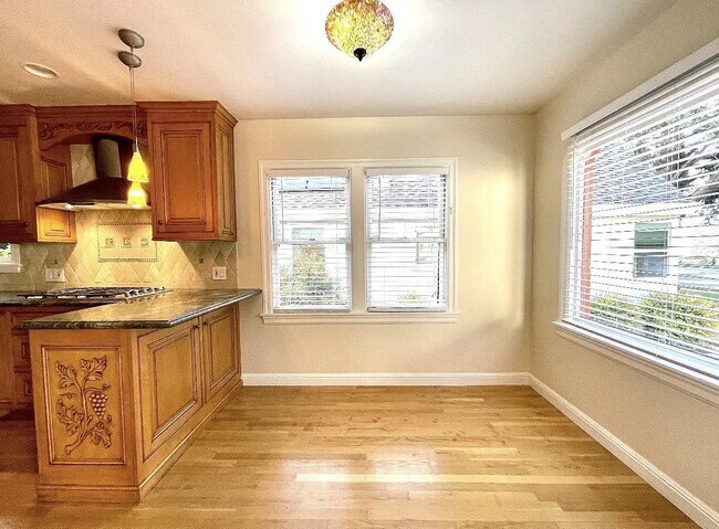 Building Photo - 1127 Clark Way