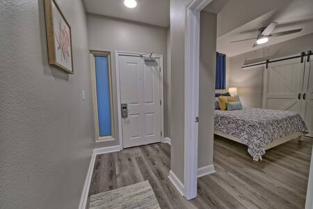 Building Photo - 9900 S Thomas Dr