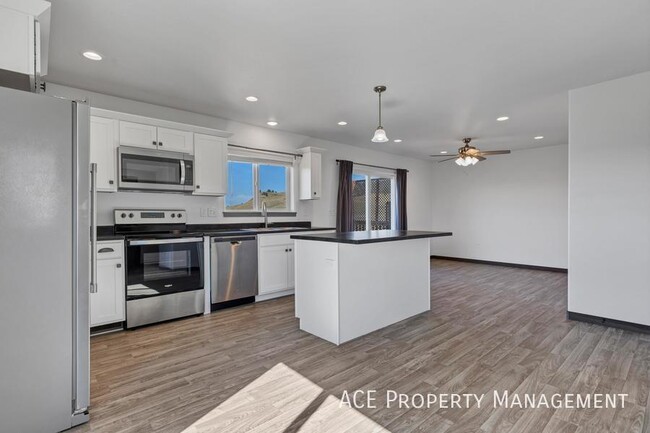 Building Photo - 1740 Harmony Heights Ln