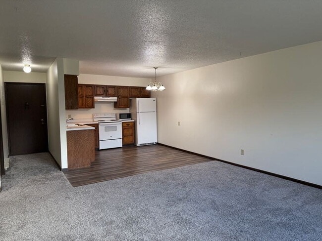 Building Photo - Spacious 2-Bed, 1-Bath Apartment Just 15 Minutes from Fargo