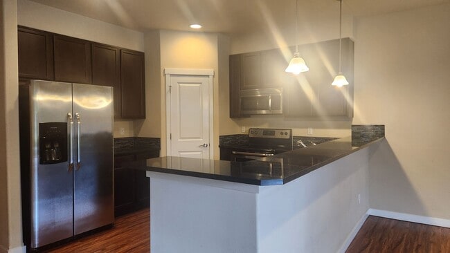 Building Photo - 3 bedroom, 2.5 bath, Townhome Mill Creek $...