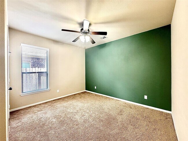 Building Photo - 10007 Red Tamarack Ln