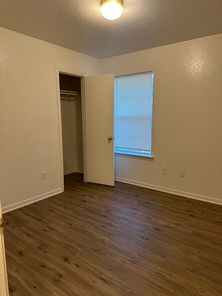 Building Photo - 304 N Ann Blvd