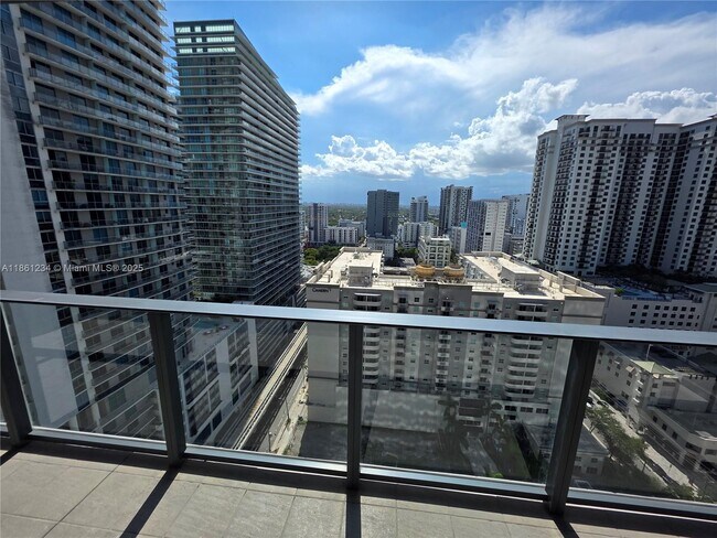 Building Photo - 1000 Brickell Plaza