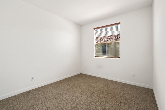 Building Photo - 5300 E Commerce Way