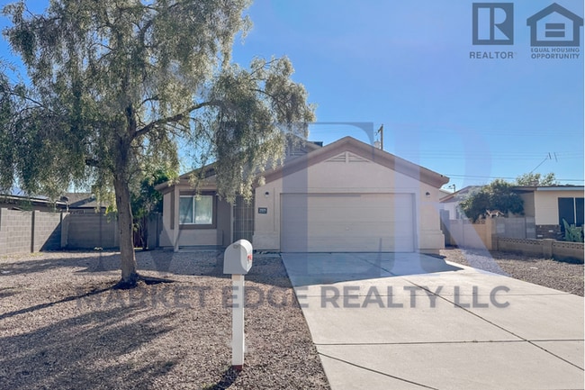 Primary Photo - 3Bed/2Bath Home at Broadway/16th St! $399 MOVE-IN SPECIAL! Move-In Ready on 1/08/2026!