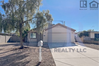 Building Photo - 3Bed/2Bath Home at Broadway/16th St! $399 MOVE-IN SPECIAL! Move-In Ready on 1/08/2026!