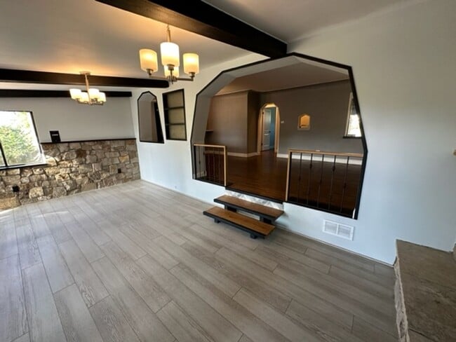 Building Photo - 4BR SFR w/Garage, Updated Kitchen - Deck & Yard in Englewood