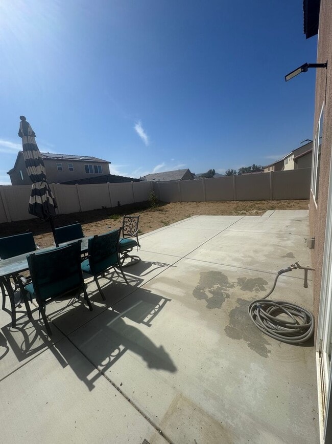 Building Photo - THIS HOME COMES WITH AN ADU -1-bedroom 1-b...
