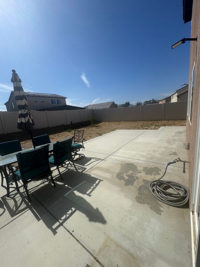 Building Photo - THIS HOME COMES WITH AN ADU