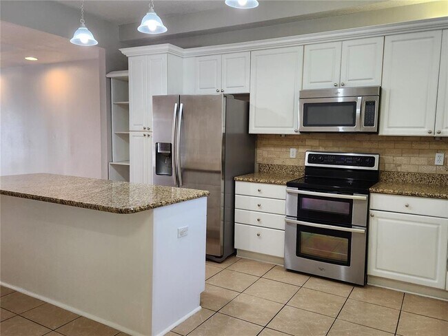 Building Photo - 615 Founders Dr