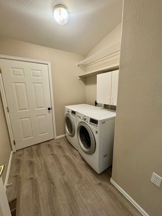 Building Photo - Beautiful home in Pulpit Rock with Stunning Mountain Views