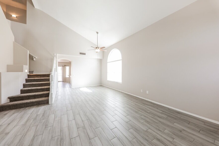 Building Photo - 13042 W Monterey Way