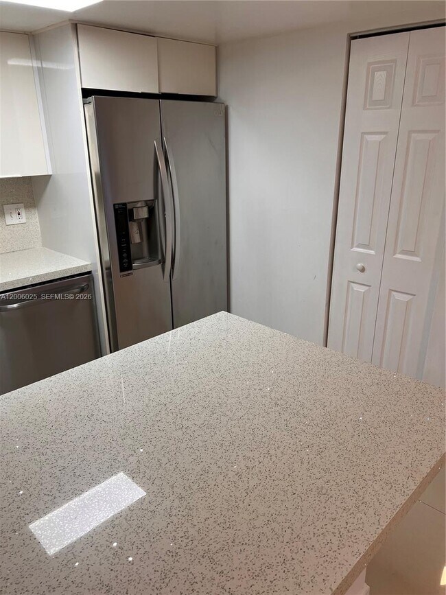 Building Photo - 8290 Lake Dr