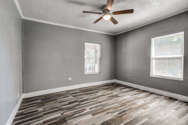 Building Photo - Single-Family Home Available!