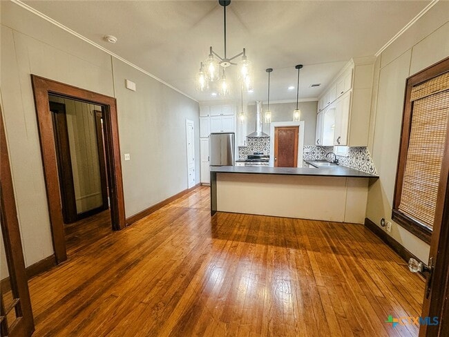 Building Photo - 507 W Brazos St