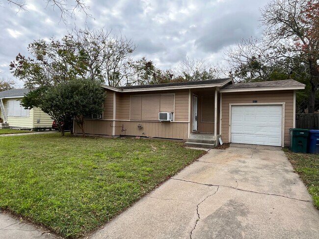 Primary Photo - 2 bedroom 1 Bath Central City