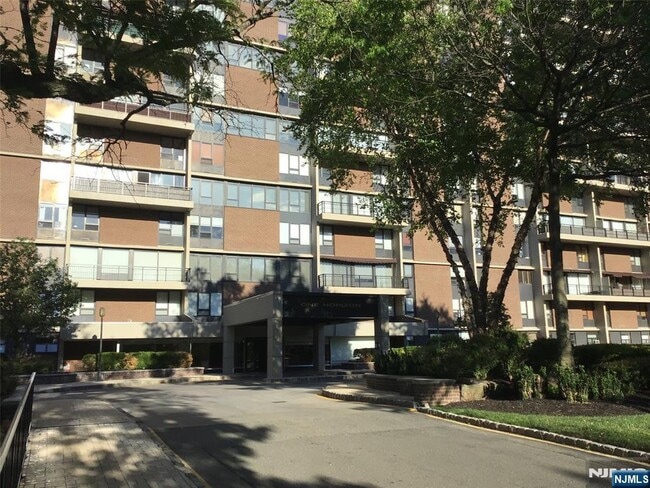 Building Photo - 1 Horizon Rd