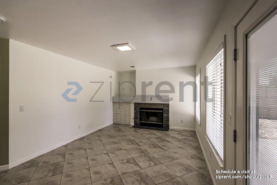 Building Photo - 9404 Lazy Creek Dr