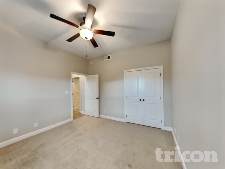 Building Photo - 685 Ellie Nat Dr